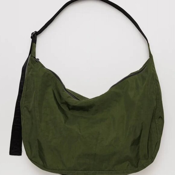 BAGGU Handbags - Baggu Large Nylon Crescent Tote NWOT
